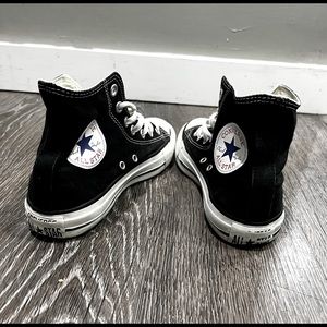 Converse all stars chuck taylors!